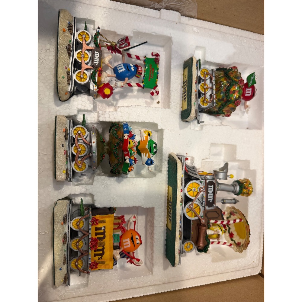 Danbury Mint M&M's Merry Metro Christmas Train 5 Piece Set Holiday Collectible - Picture 10 of 16